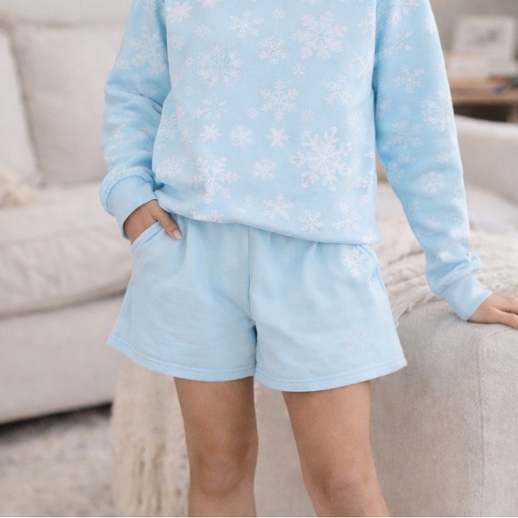 N/A Pants - Ice Blue Snowflake Sweat Shorts | Size XL